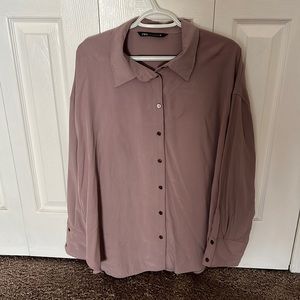 Zara blouse, in mauve, flowy and really pretty. Never worn before.